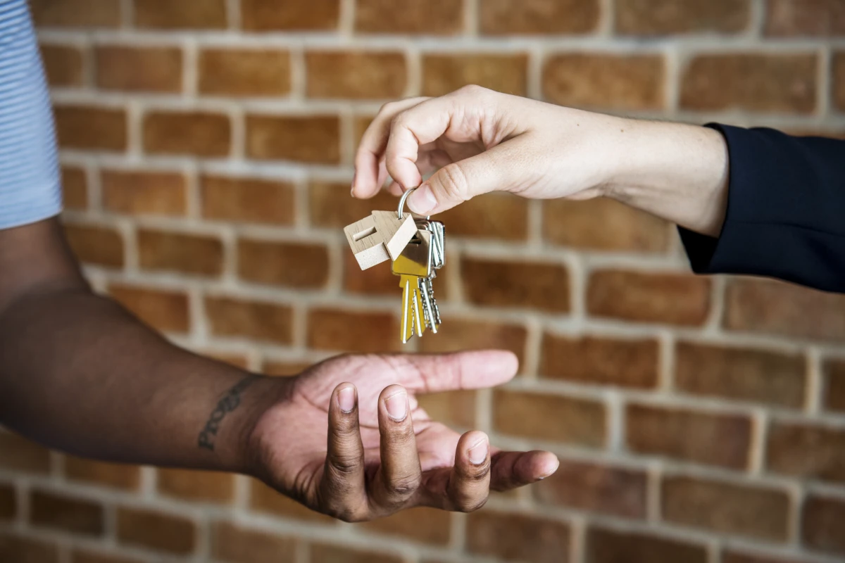 L'Immobilier International à l'Épreuve des Fluctuations Monétaires : Un Jeu d'Équilibriste